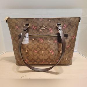 ❌️❌️ SOLD ❌️❌️ Coach Gallery Tote Butterfly Print